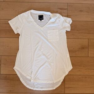 Lily and Lottie White V-Neck Pocket Tunic Tee